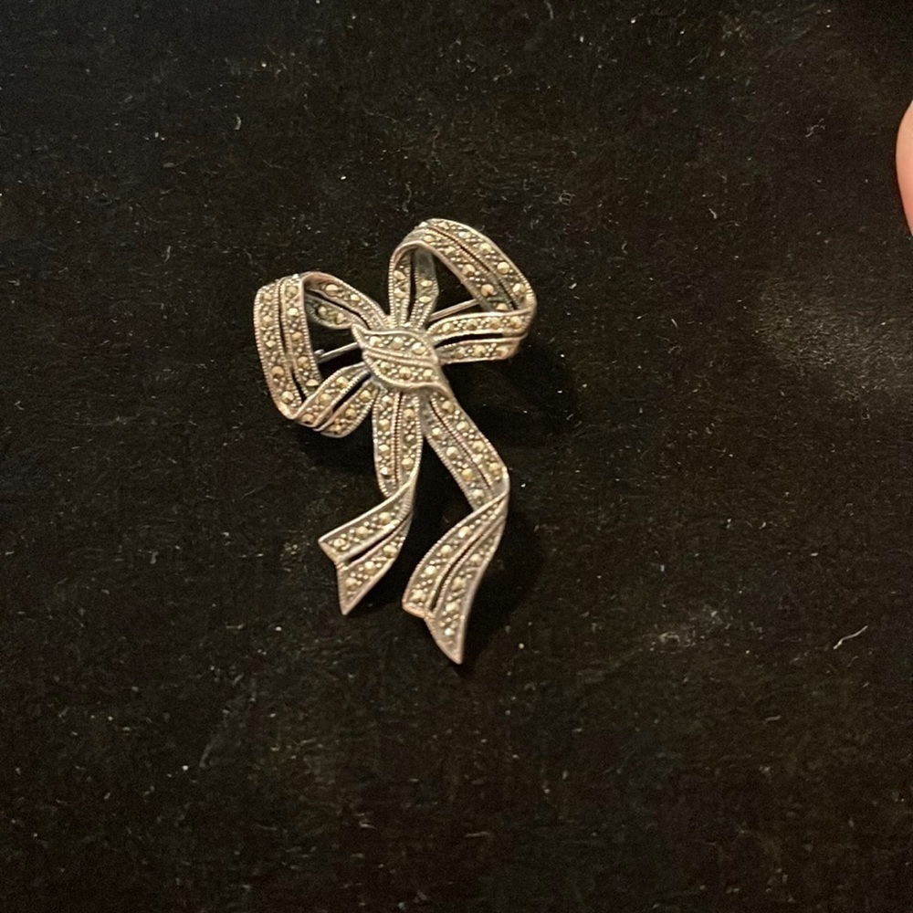 A Classic Vintage Silver Bow Brooch